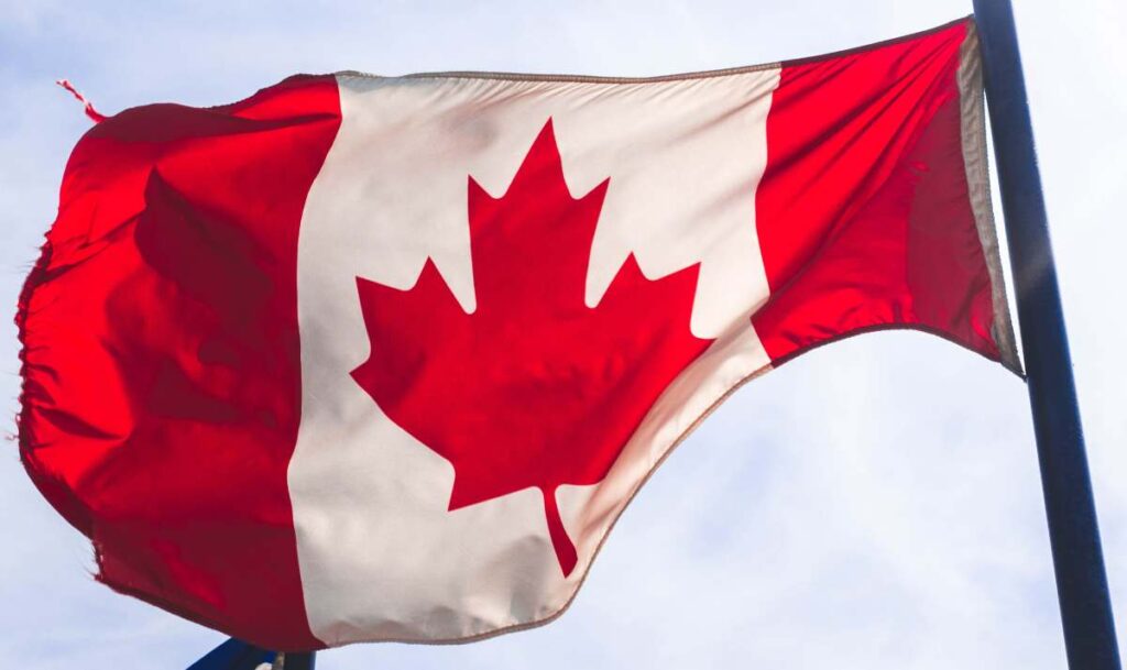 Can Canadians move to Spain?