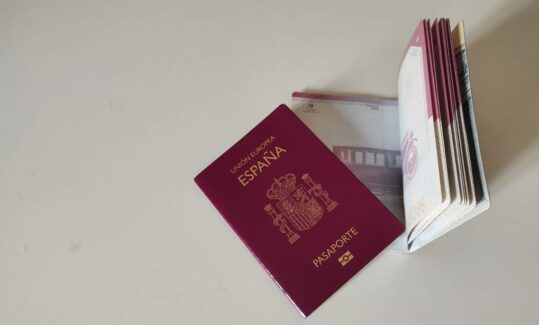 Difference between Spanish visa and Spanish passport